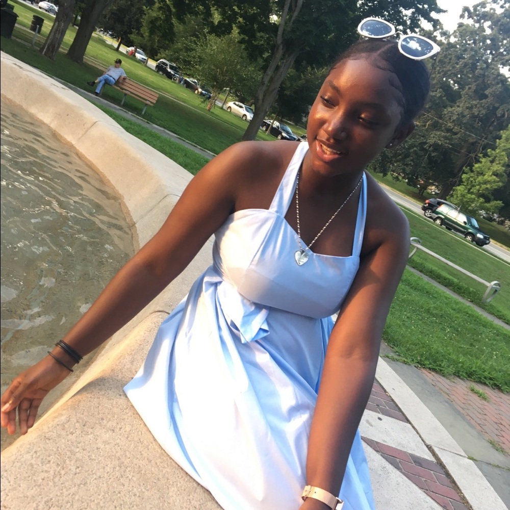 A blue dress used once.